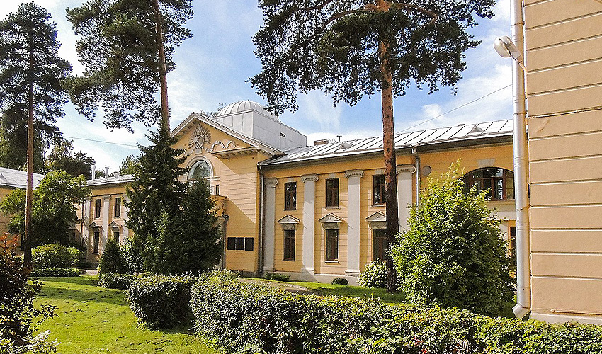 Циклотрон, остановленный войной