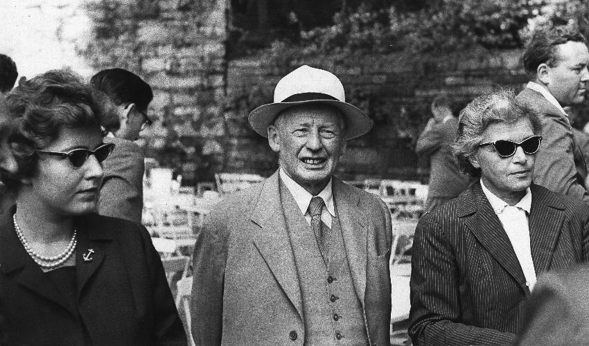 Как электрон заволновался