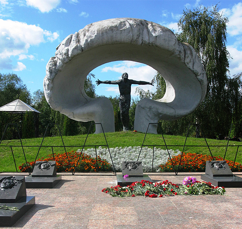 ПАМЯТНИК ЛИКВИДАТОРАМ.jpg